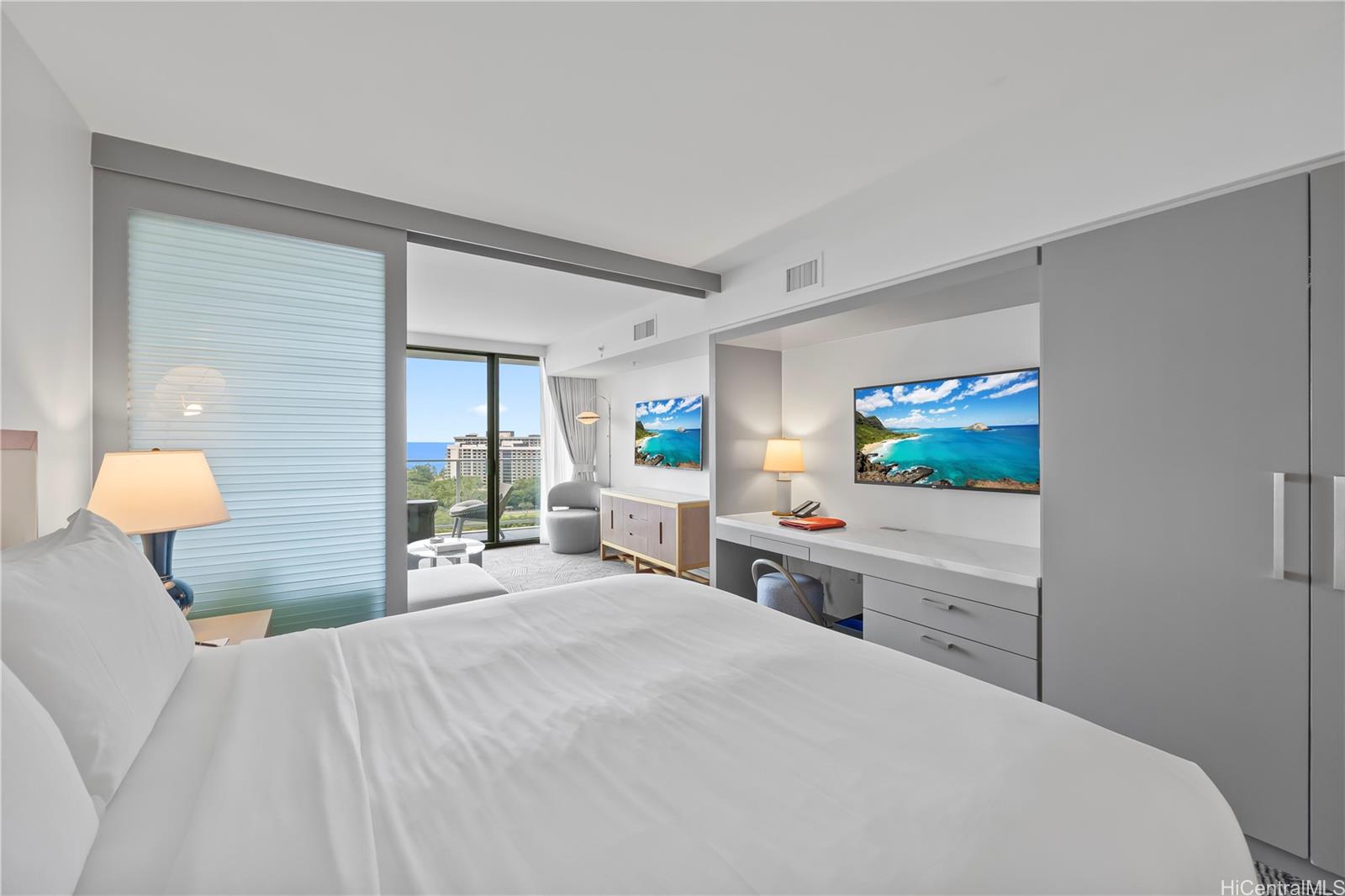 The Ritz-Carlton Residences condo # E1707, Honolulu, Hawaii - photo 5 of 24