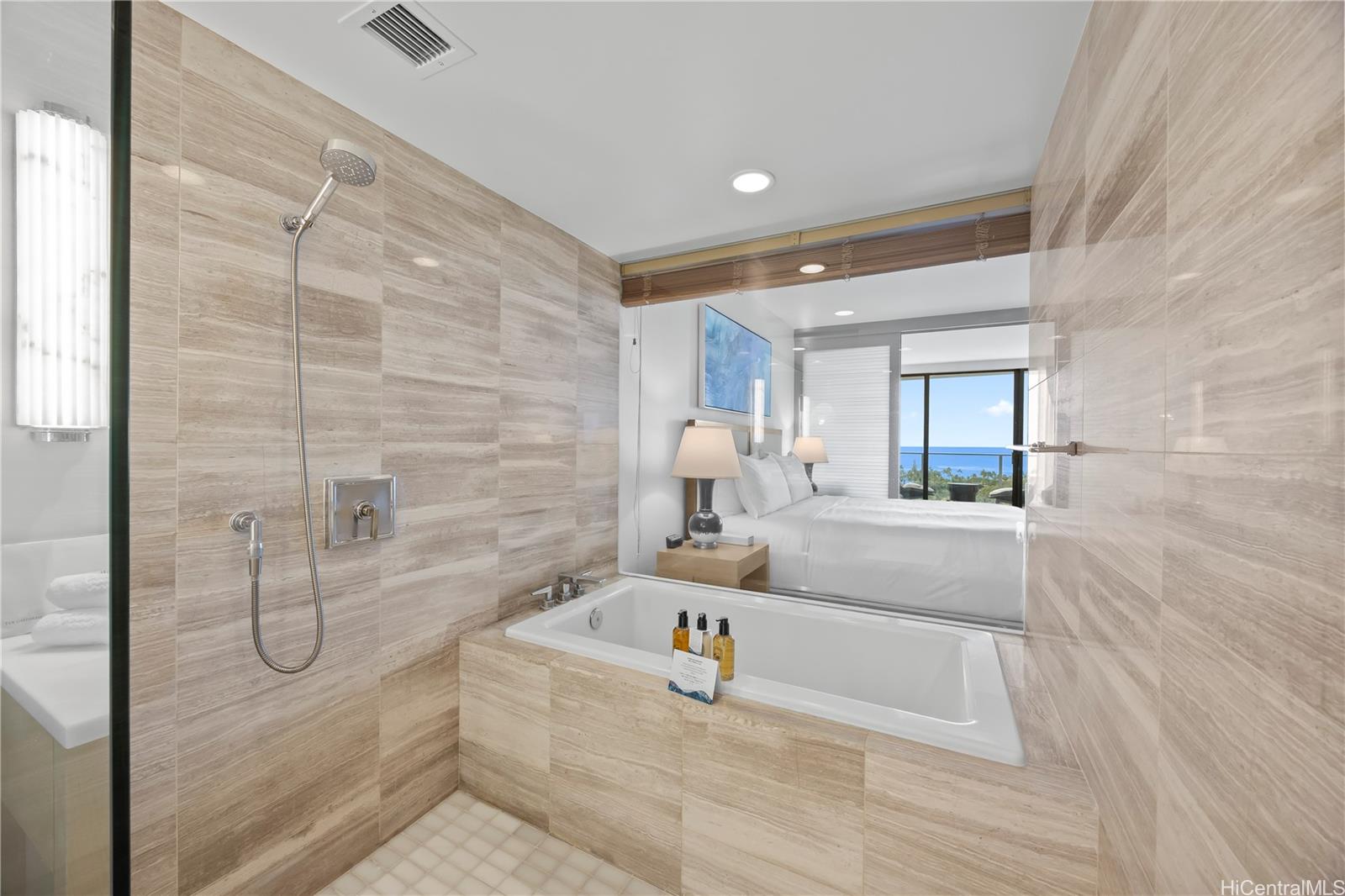 The Ritz-Carlton Residences condo # E1707, Honolulu, Hawaii - photo 10 of 24
