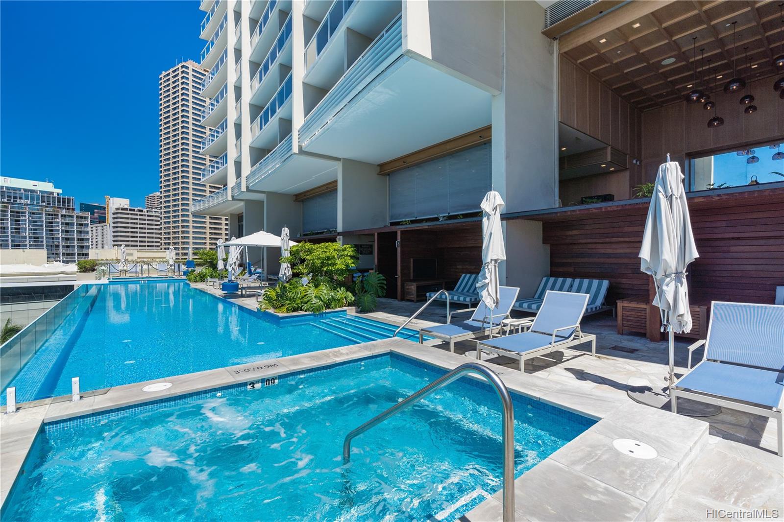 The Ritz-Carlton Residences condo # E1803, Honolulu, Hawaii - photo 3 of 14