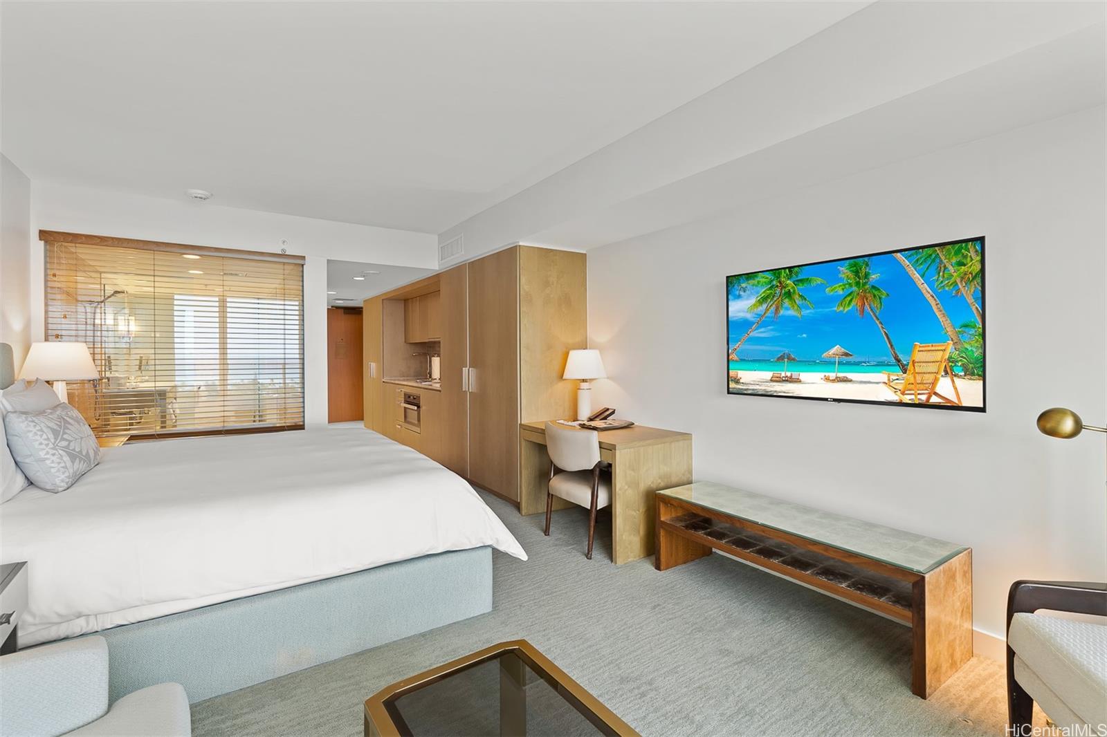 The Ritz-Carlton Residences condo # E1803, Honolulu, Hawaii - photo 4 of 25