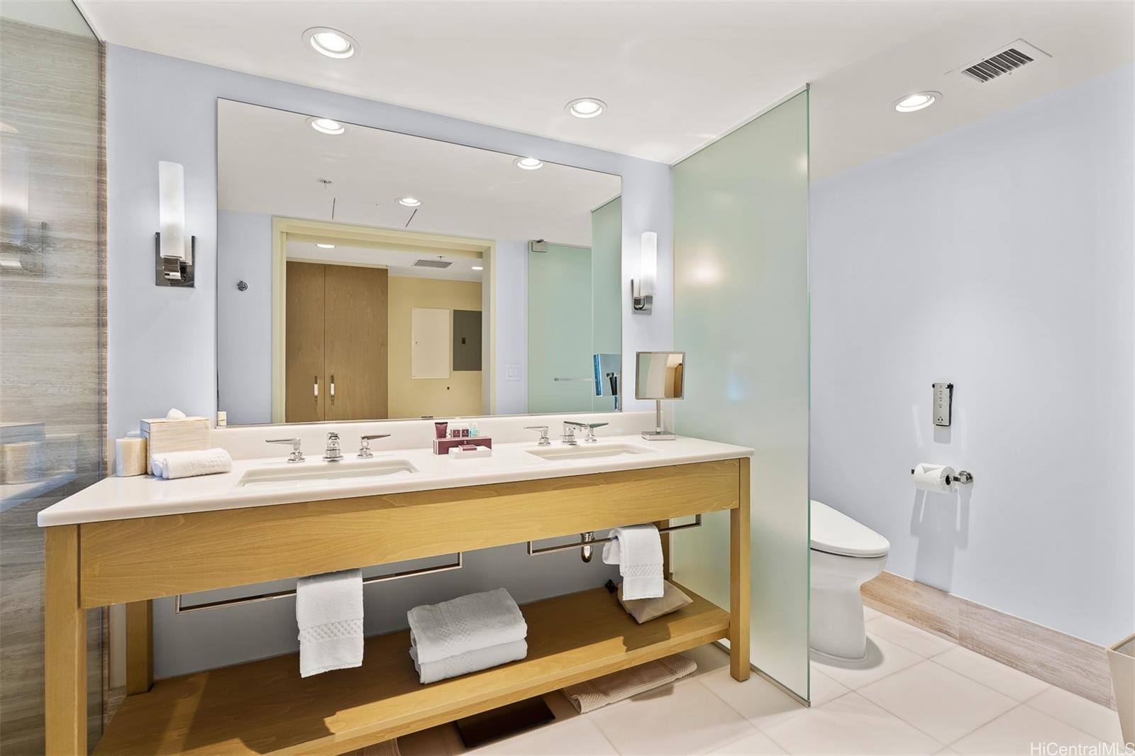 The Ritz-Carlton Residences condo # E1803, Honolulu, Hawaii - photo 8 of 25