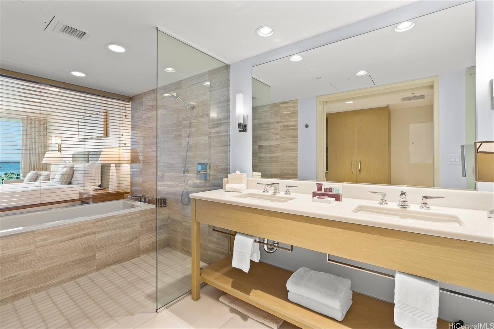 The Ritz-Carlton Residences condo # E1803, Honolulu, Hawaii - photo 9 of 25