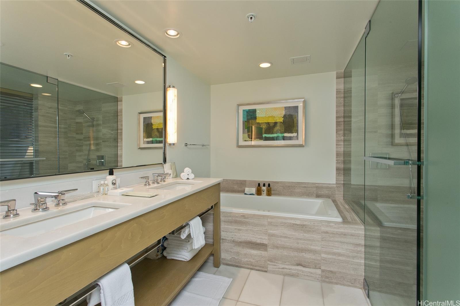 The Ritz-Carlton Residences condo # E1905, Honolulu, Hawaii - photo 11 of 15