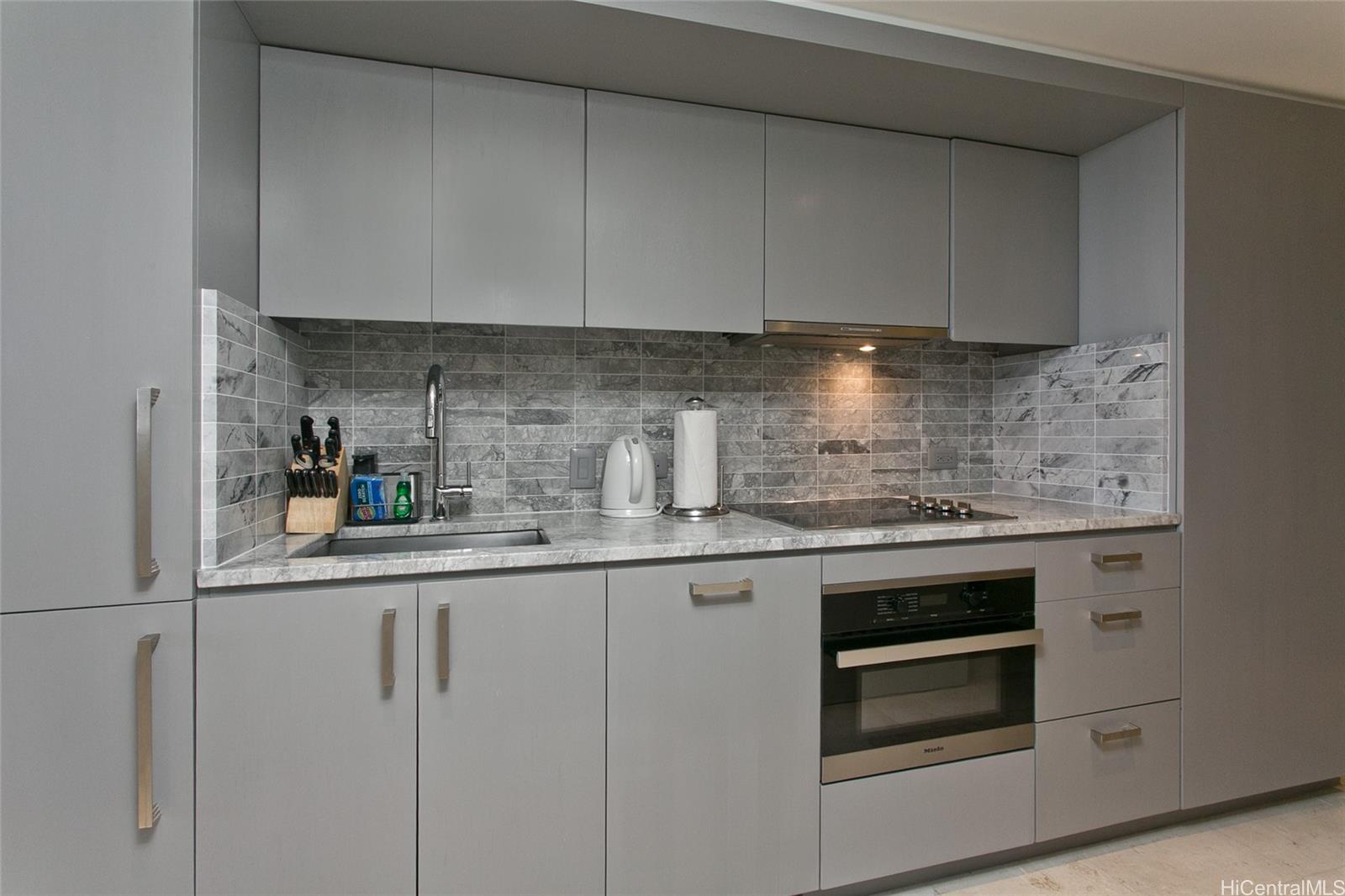 The Ritz-Carlton Residences condo # E1905, Honolulu, Hawaii - photo 5 of 15