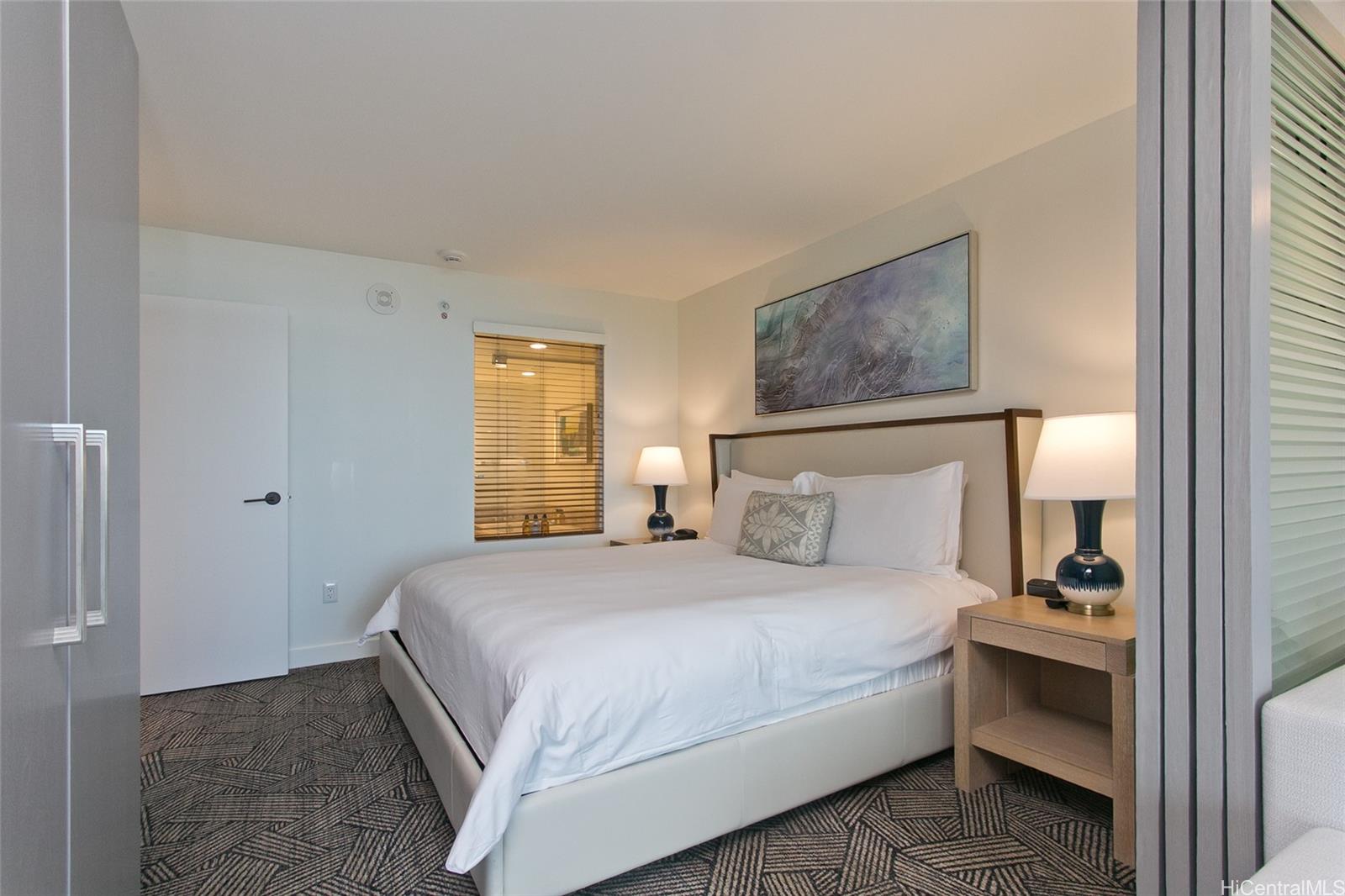 The Ritz-Carlton Residences condo # E1905, Honolulu, Hawaii - photo 7 of 15