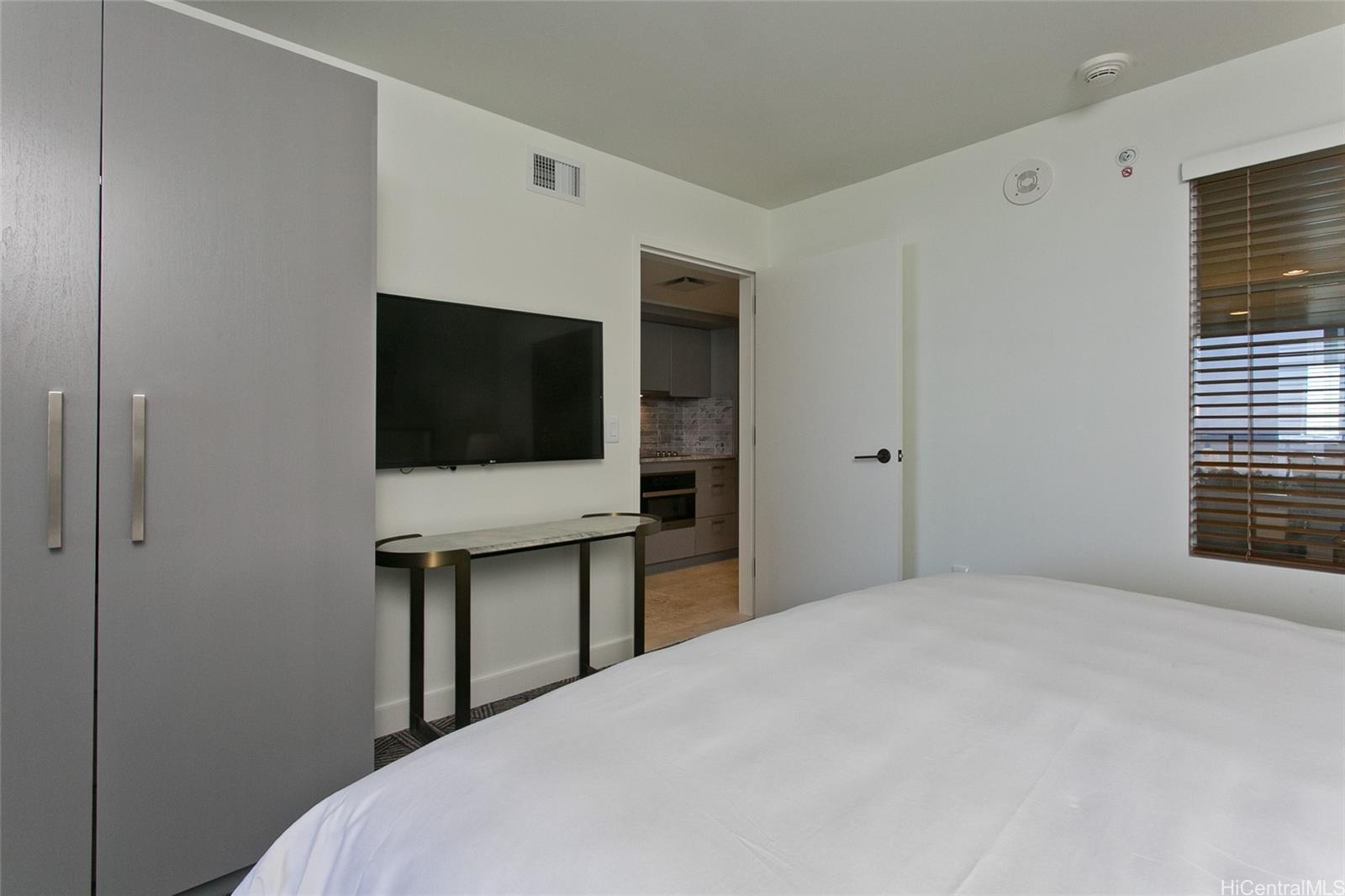 The Ritz-Carlton Residences condo # E1905, Honolulu, Hawaii - photo 9 of 15