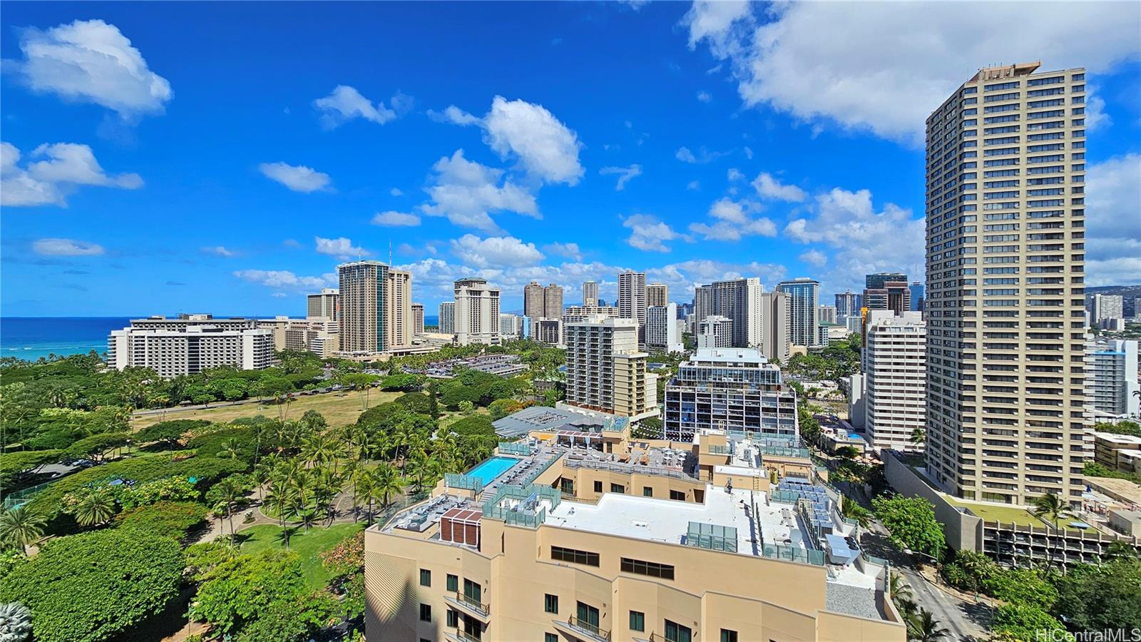 The Ritz-Carlton Residences condo # E2001, Honolulu, Hawaii - photo 3 of 24