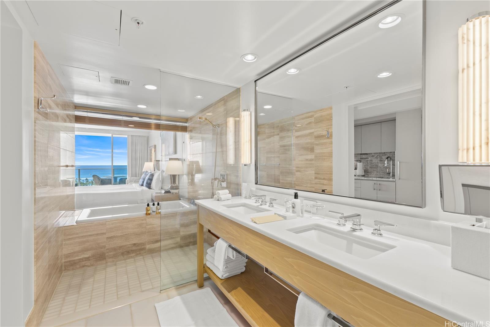 The Ritz-Carlton Residences condo # E2006, Honolulu, Hawaii - photo 13 of 18