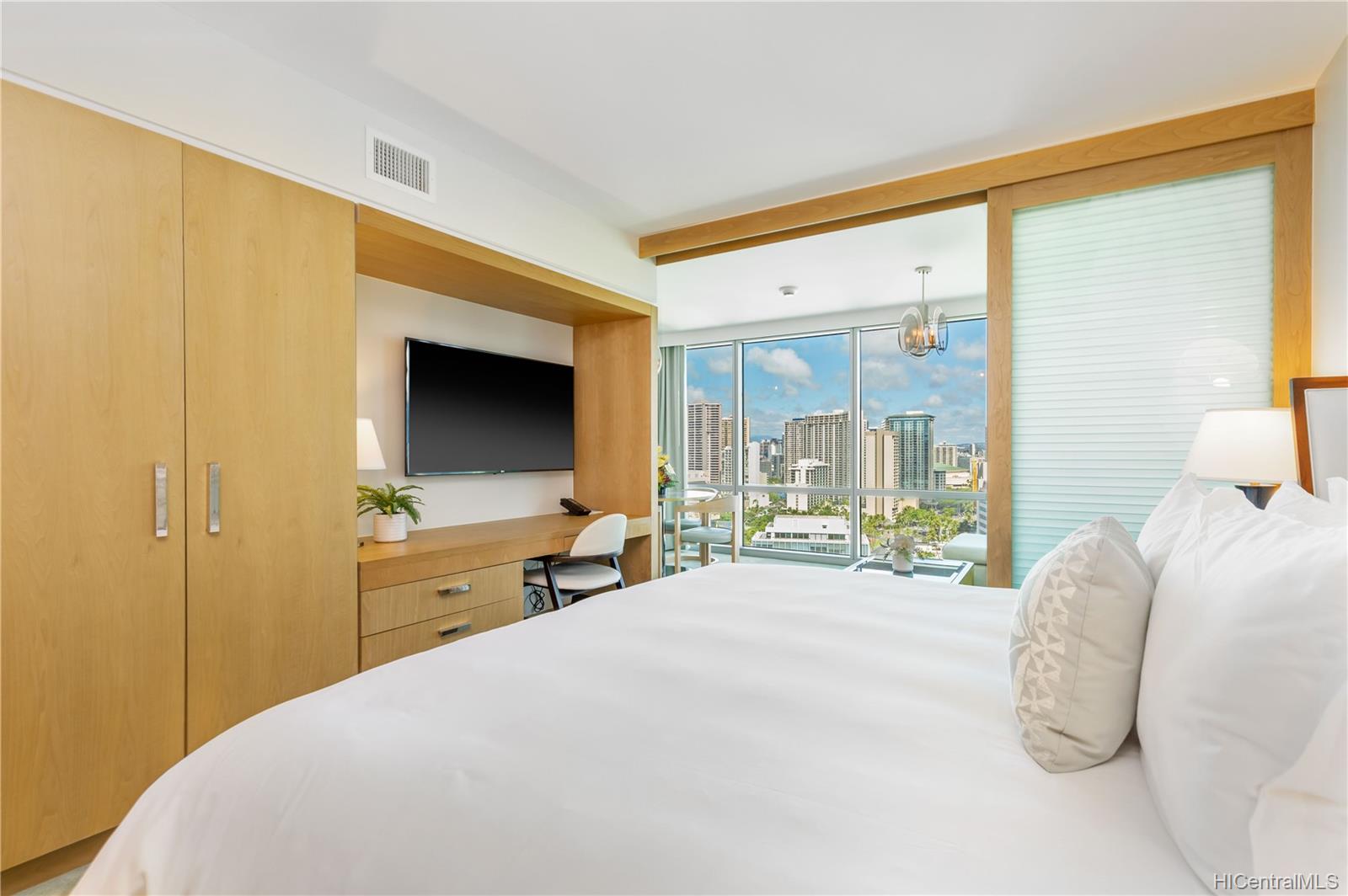 The Ritz-Carlton Residences condo # E2201, Honolulu, Hawaii - photo 11 of 23