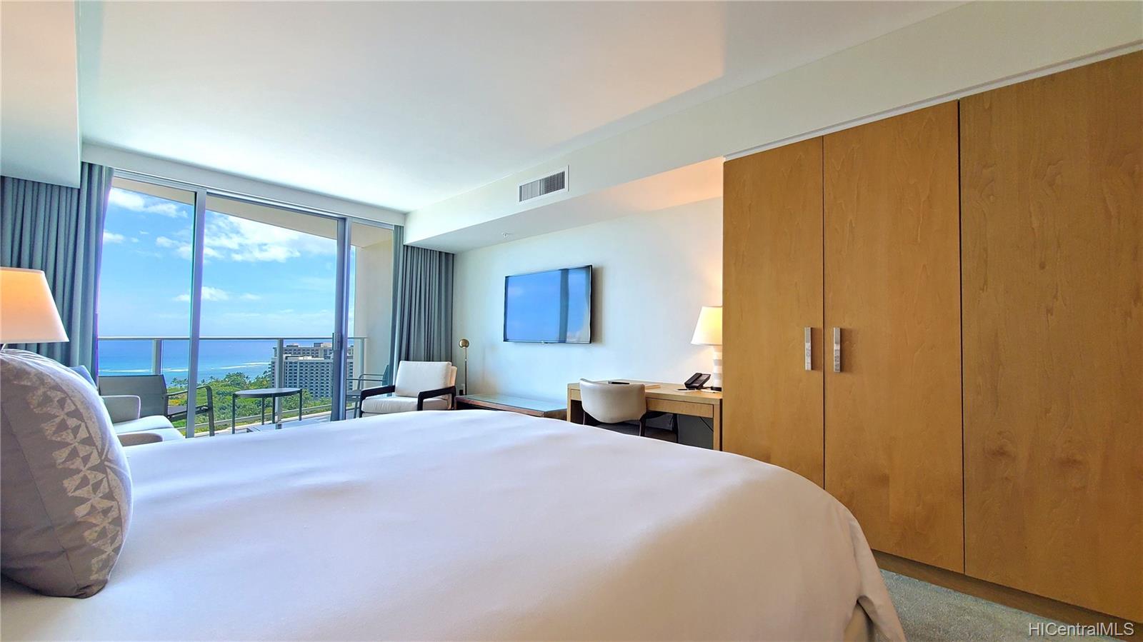 The Ritz-Carlton Residences condo # E2212, Honolulu, Hawaii - photo 4 of 24
