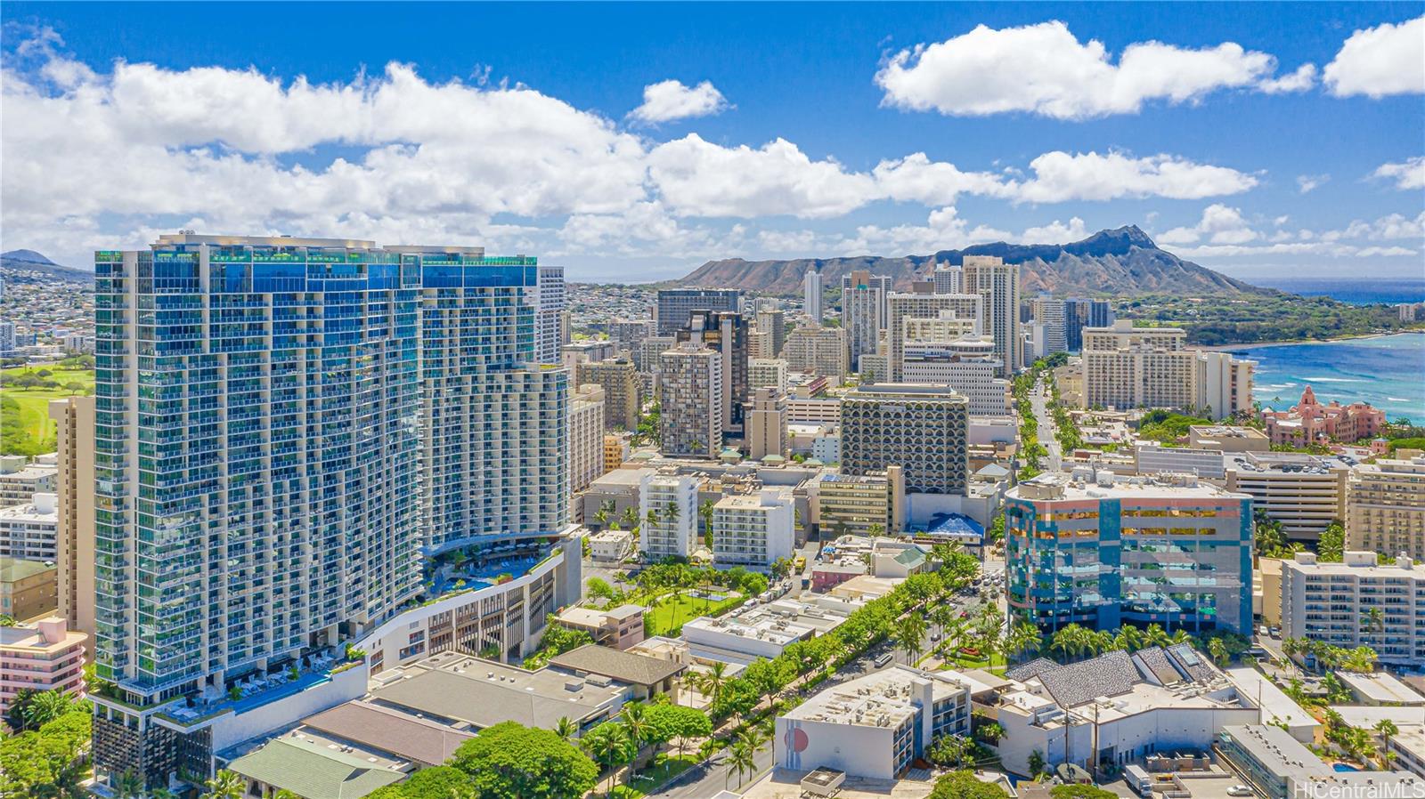 The Ritz-Carlton Residences condo # E2213, Honolulu, Hawaii - photo 22 of 24