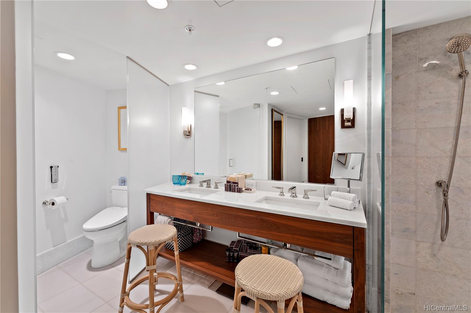 The Ritz-Carlton Residences condo # E2308, Honolulu, Hawaii - photo 12 of 21