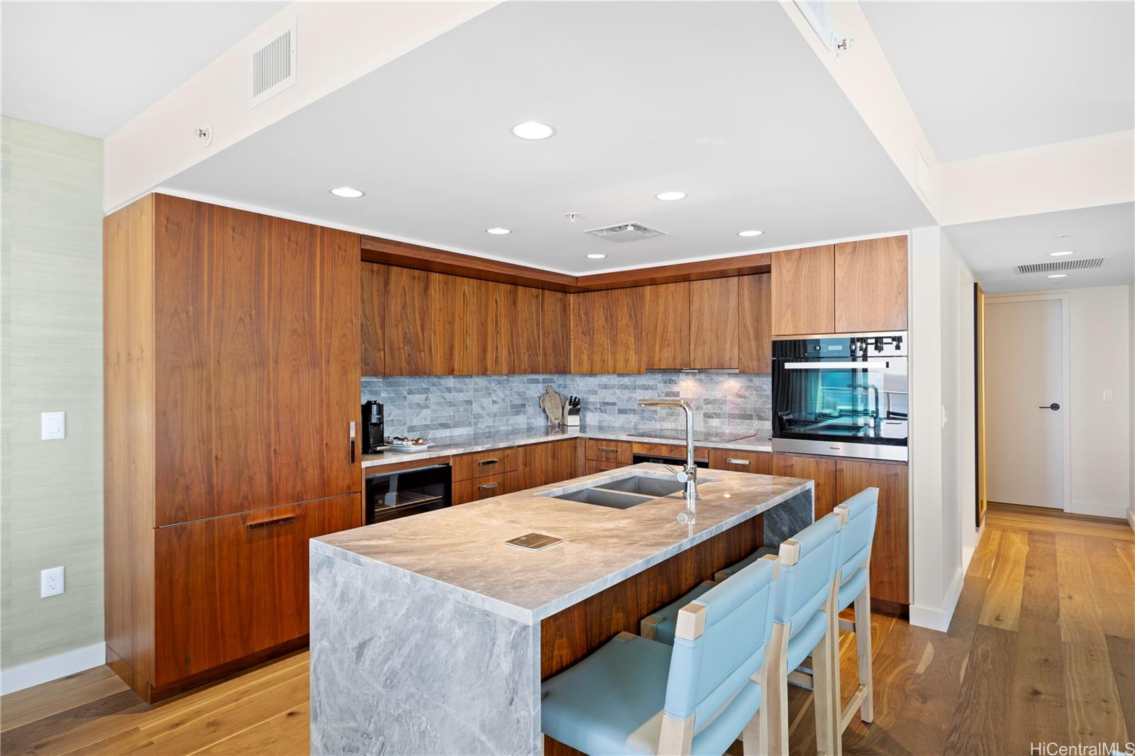 The Ritz-Carlton Residences condo # E2710, Honolulu, Hawaii - photo 8 of 25