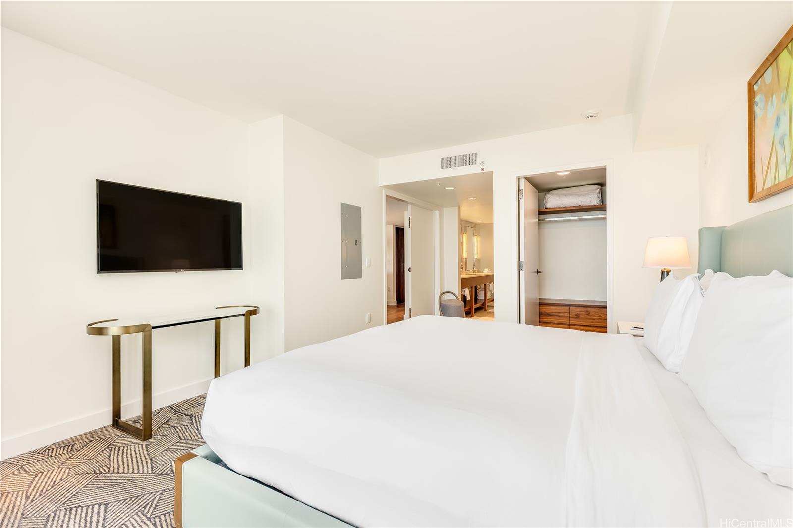 The Ritz-Carlton Residences condo # E2802, Honolulu, Hawaii - photo 11 of 25