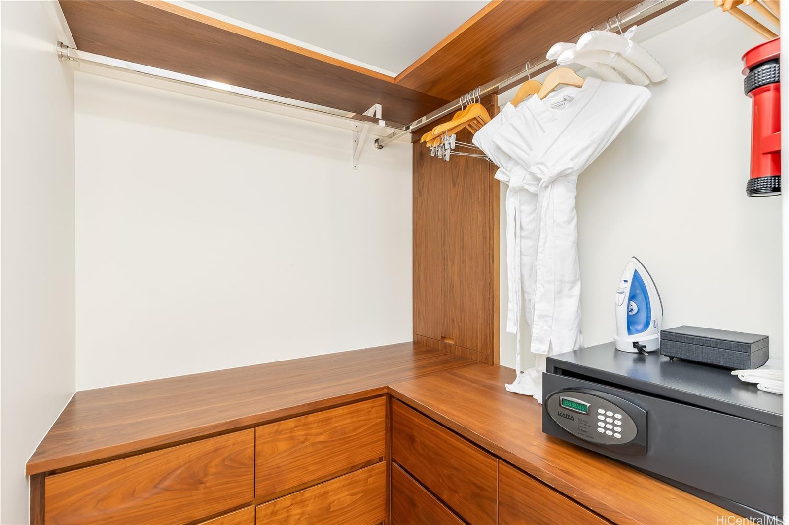 The Ritz-Carlton Residences condo # E2802, Honolulu, Hawaii - photo 14 of 25