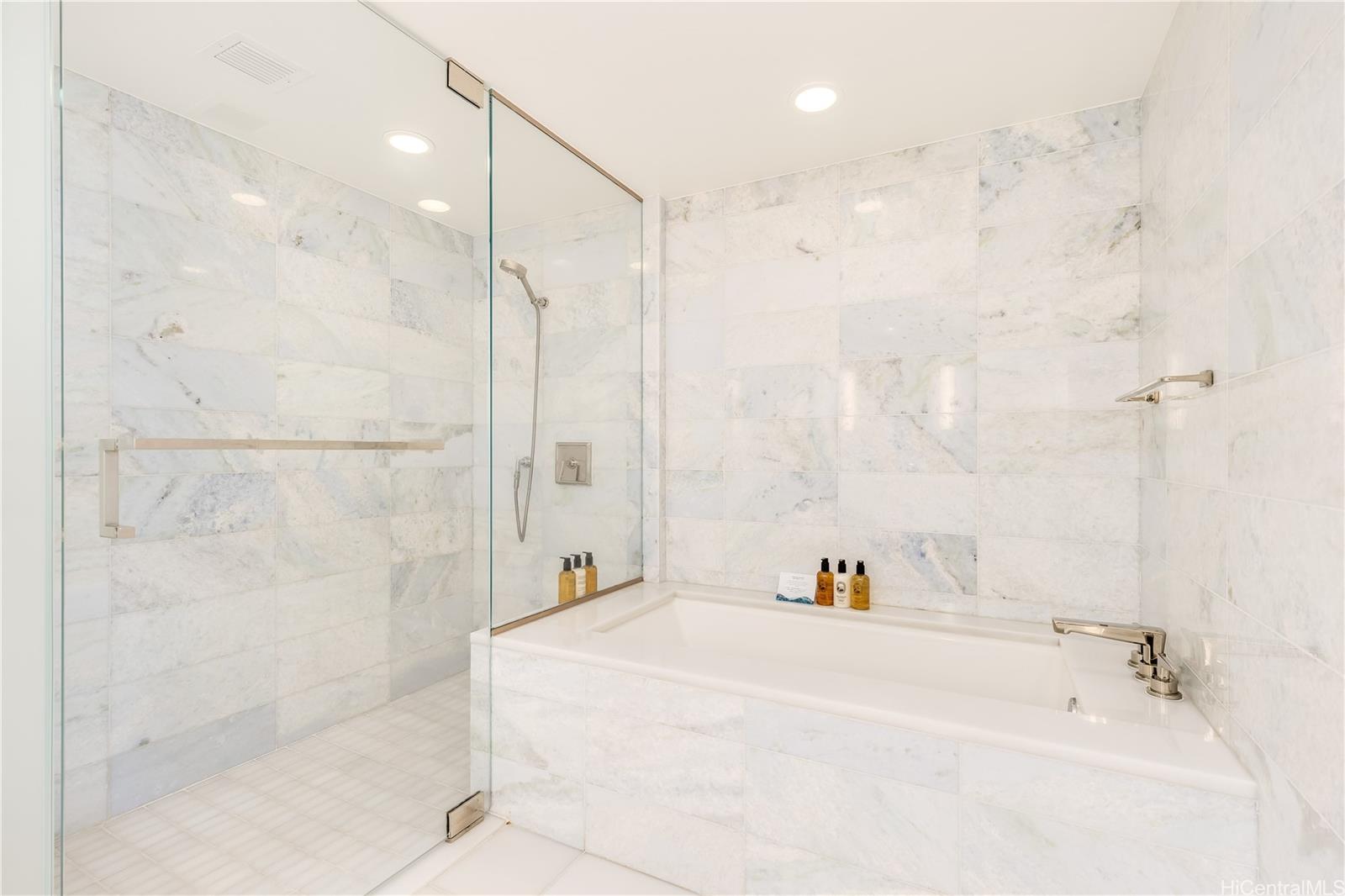 The Ritz-Carlton Residences condo # E2802, Honolulu, Hawaii - photo 16 of 25