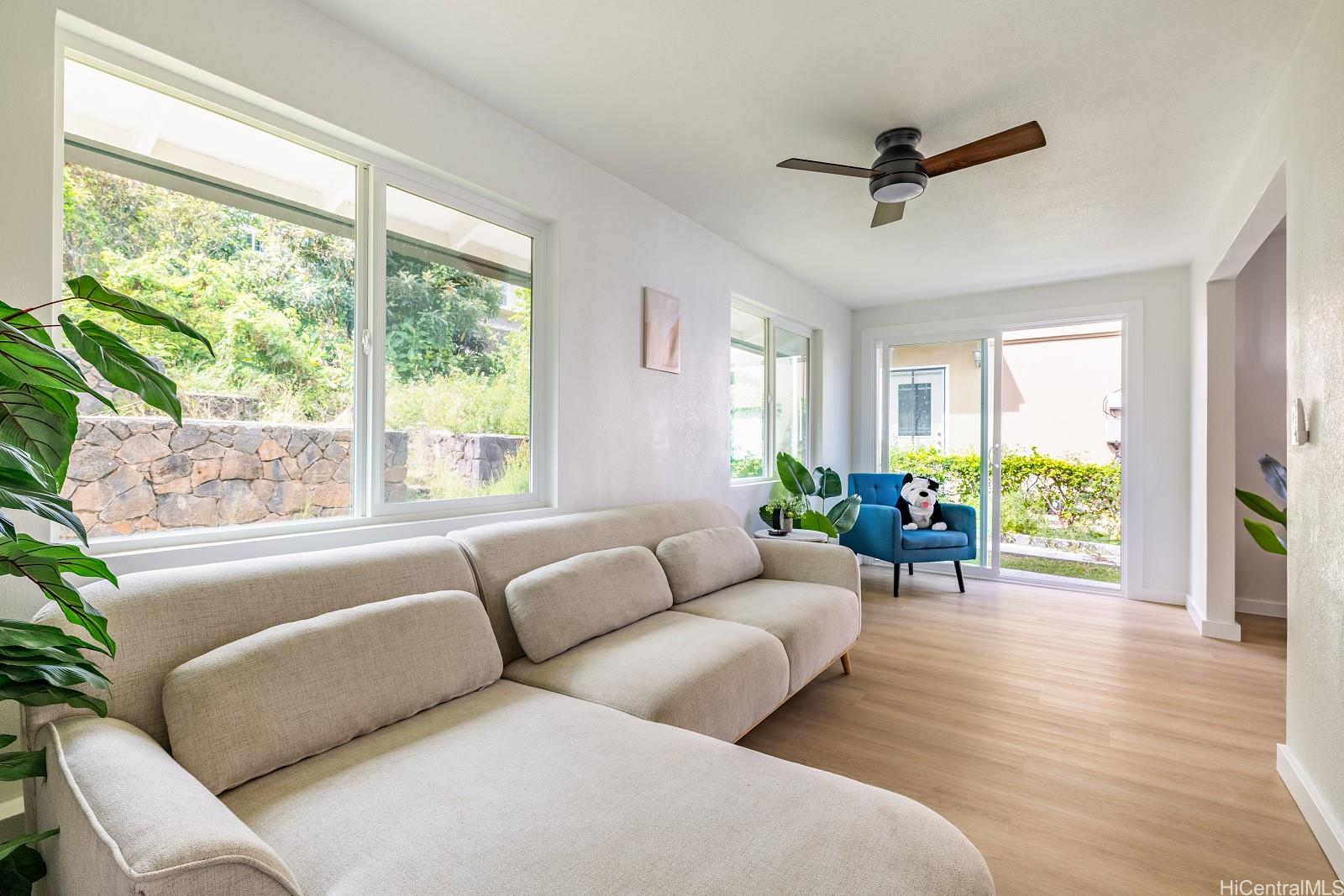 3838  Claudine Street Wilhelmina, Diamond Head home - photo 3 of 15