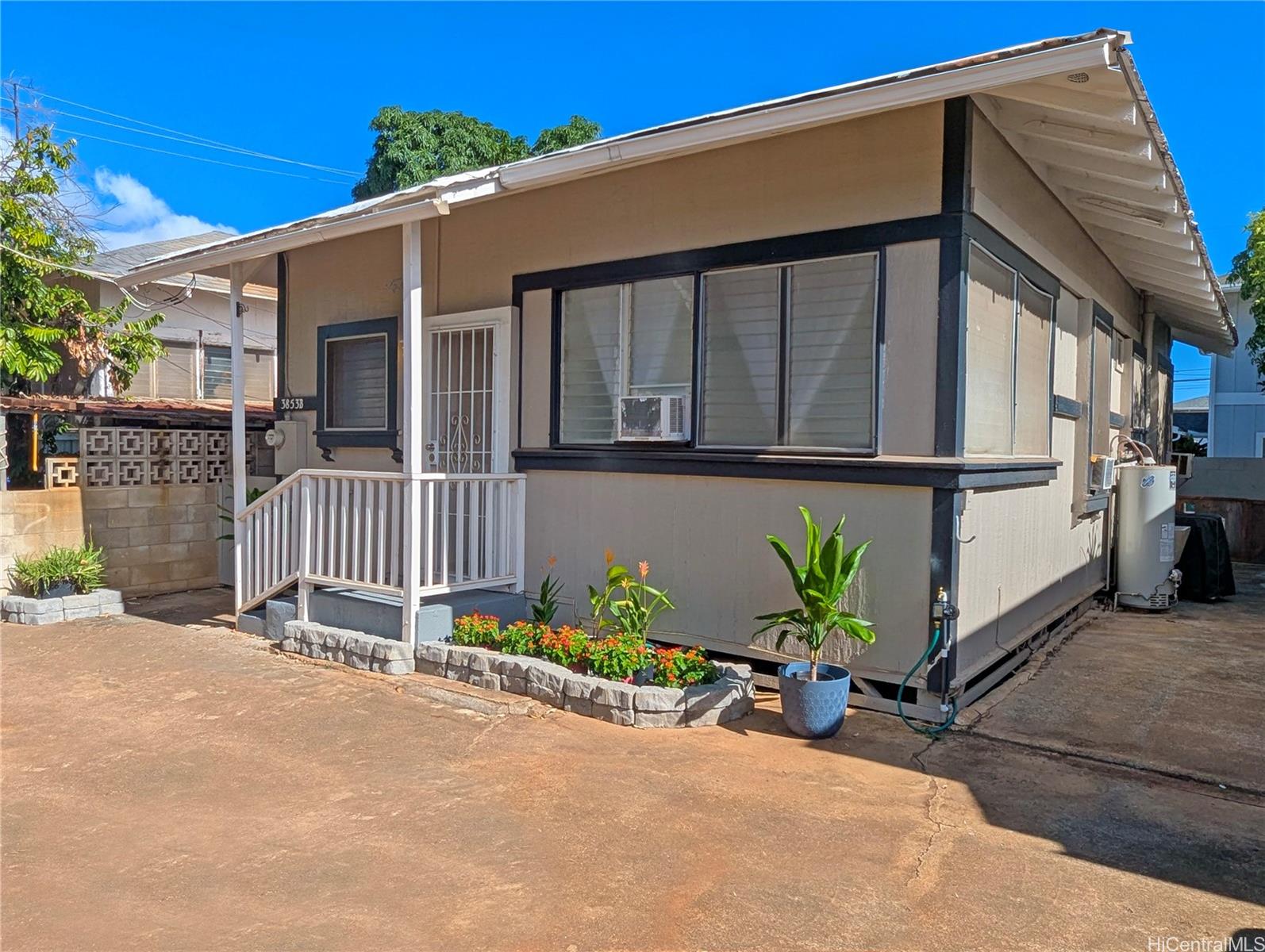 3853  Keanu Street Wilhelmina, Diamond Head home - photo 3 of 19