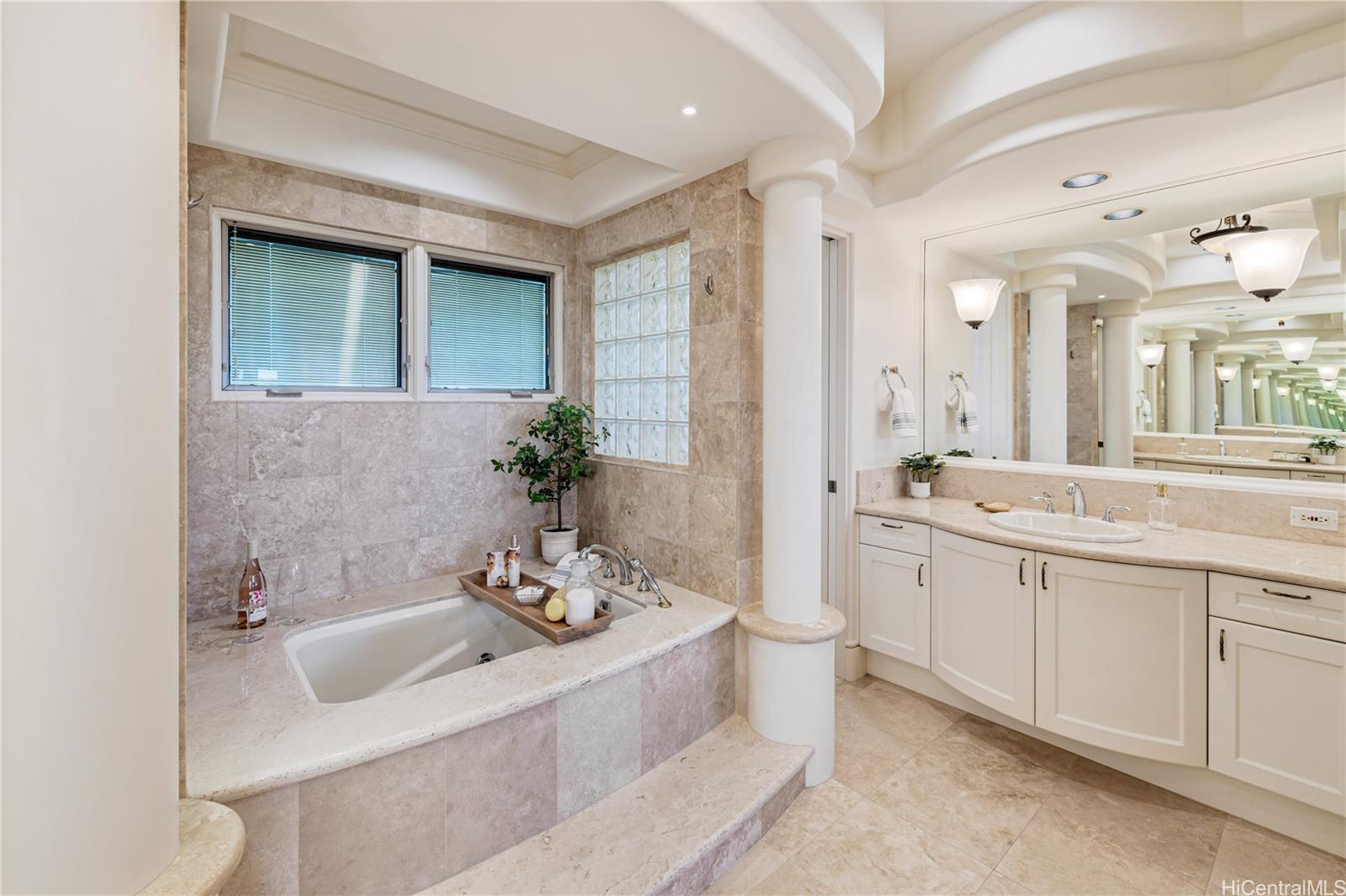 3857  Poka Street Diamond Head, Diamond Head home - photo 19 of 25