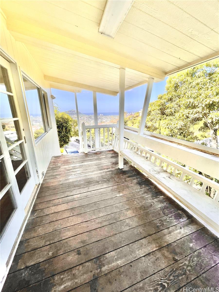 3901  Maunahilu Place Wilhelmina, Diamond Head home - photo 16 of 22