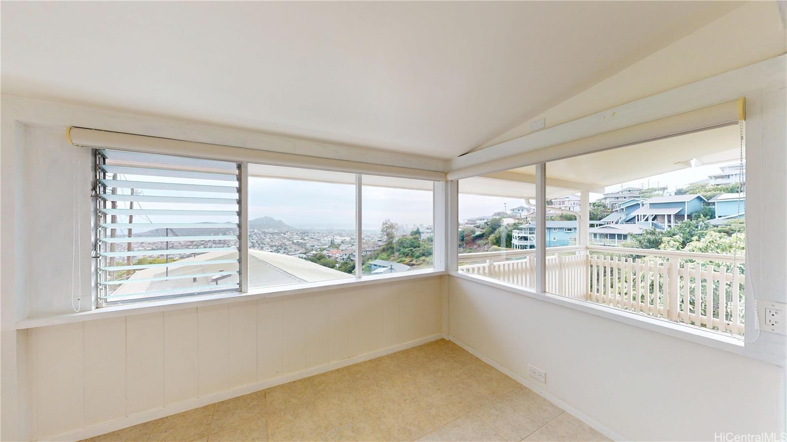 3901 Maunahilu Pl Honolulu - Rental - photo 6 of 25