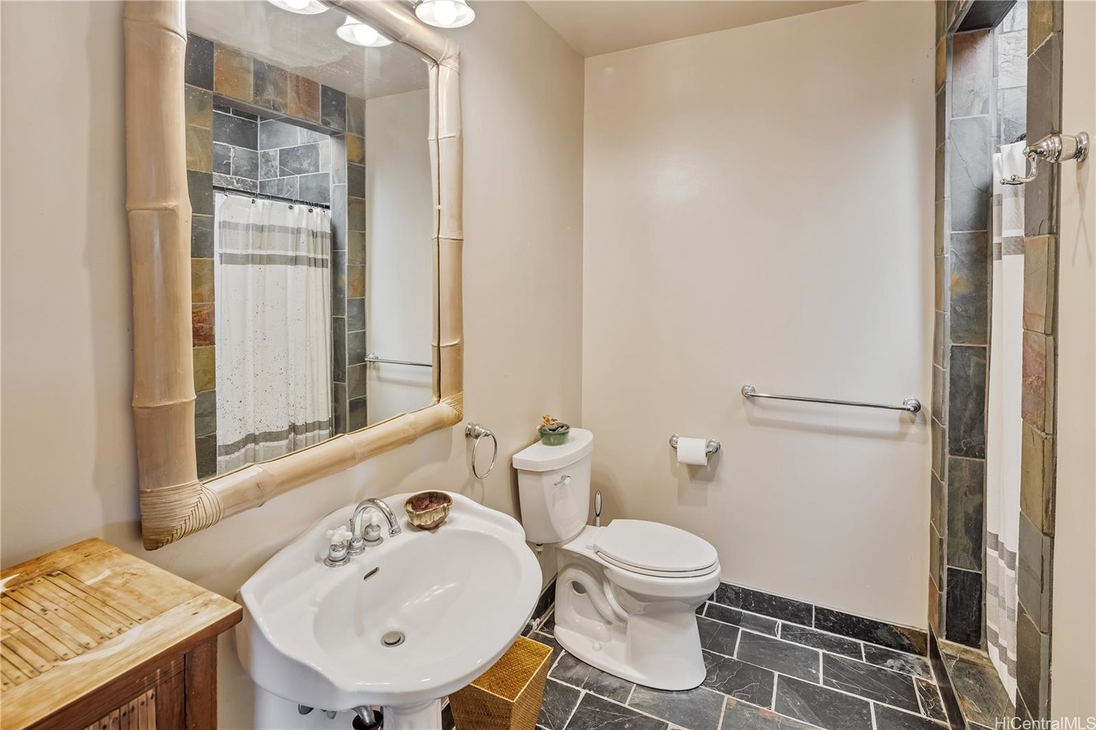 3944  Old Pali Road Old Pali, Honolulu home - photo 19 of 25