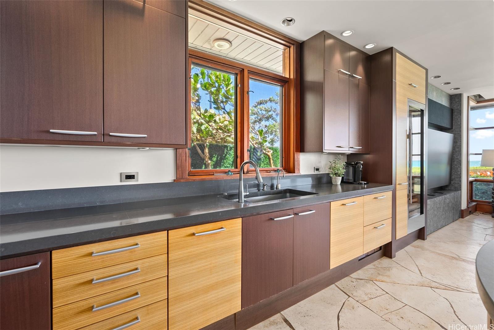 396  Dune Circle Beachside, Kailua home - photo 6 of 24