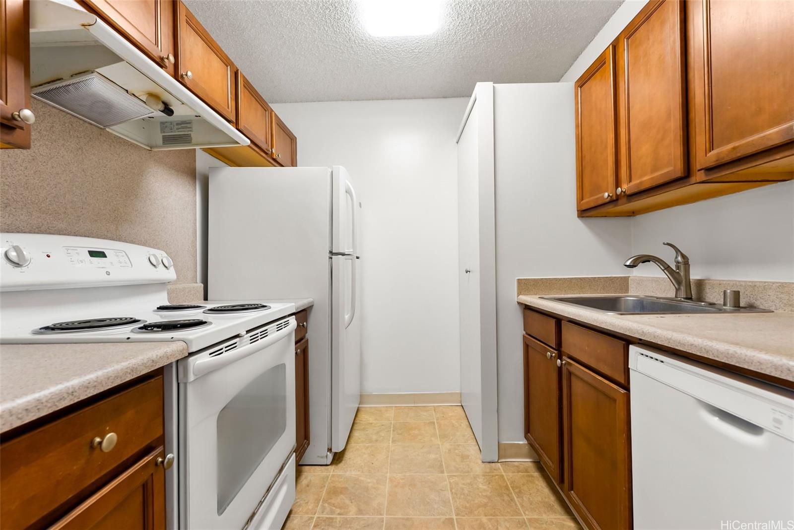 Villa On Eaton Square condo # 1208, Honolulu, Hawaii - photo 2 of 25