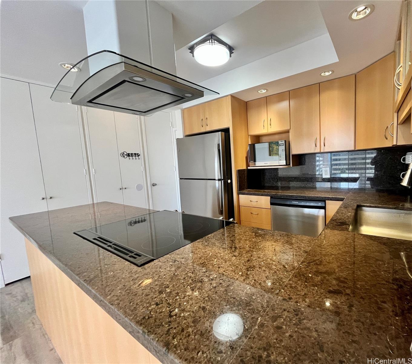 Villa On Eaton Square condo # 1215, Honolulu, Hawaii - photo 2 of 21