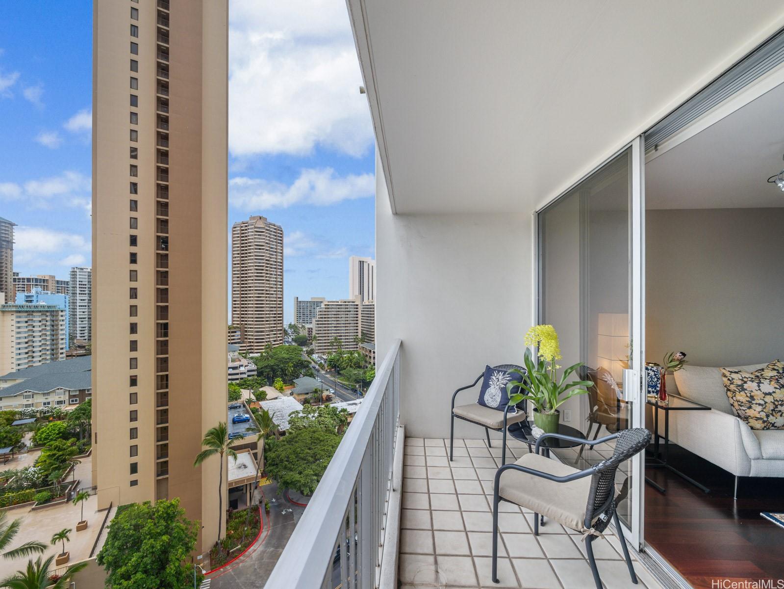 Villa On Eaton Square condo # 1605, Honolulu, Hawaii - photo 8 of 25