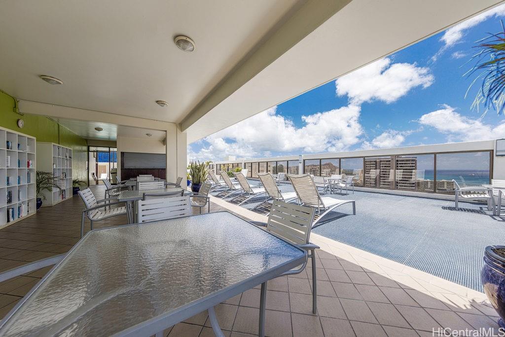 Villa On Eaton Square condo # 1609, Honolulu, Hawaii - photo 12 of 16