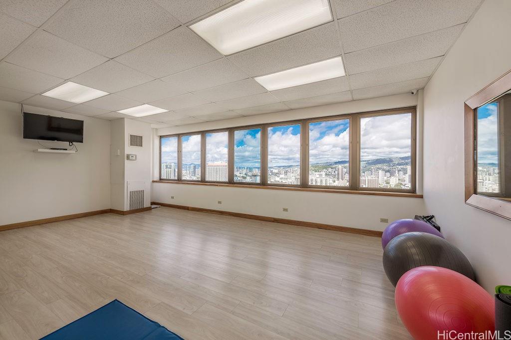 Villa On Eaton Square condo # 1609, Honolulu, Hawaii - photo 14 of 16