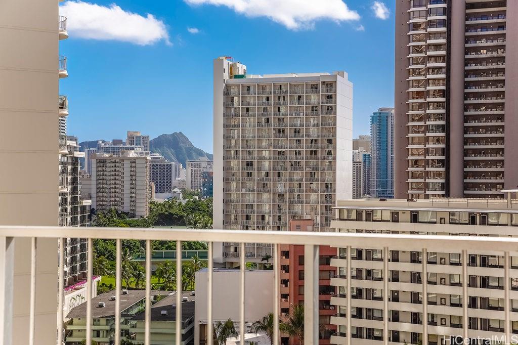 Villa On Eaton Square condo # 1609, Honolulu, Hawaii - photo 3 of 16