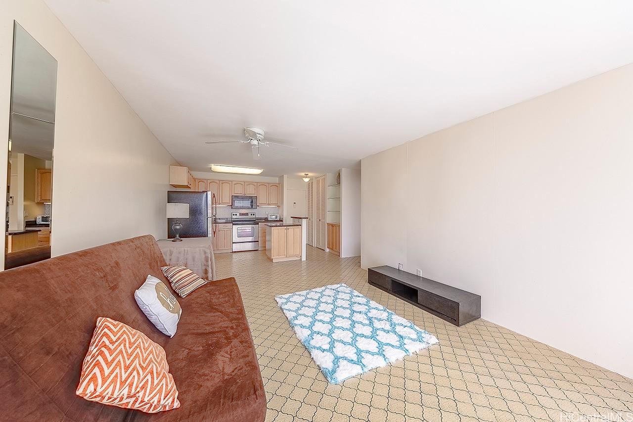 Villa On Eaton Square condo # 1609, Honolulu, Hawaii - photo 6 of 16