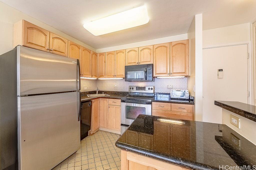 Villa On Eaton Square condo # 1609, Honolulu, Hawaii - photo 9 of 16