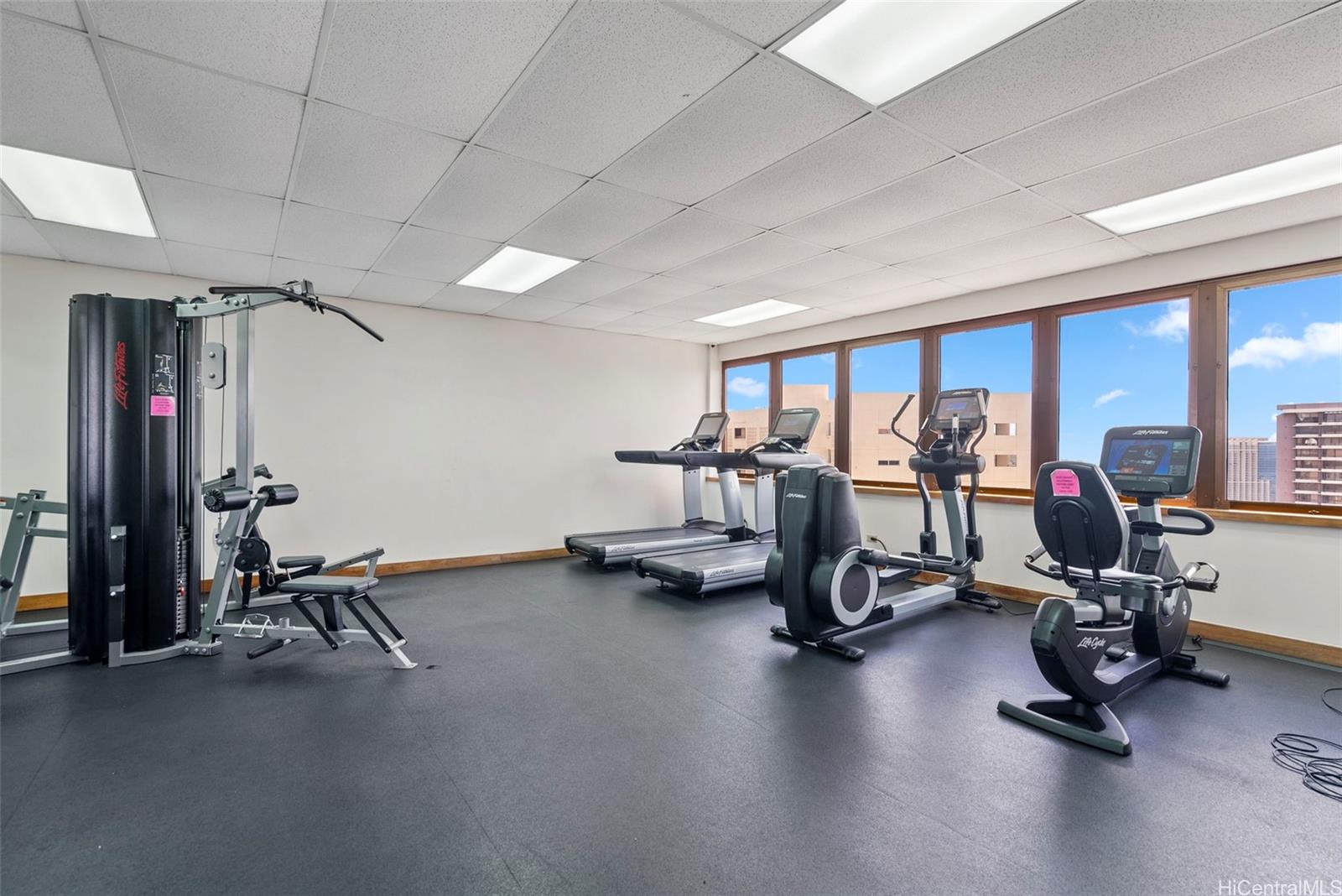 Villa On Eaton Square condo # 1705, Honolulu, Hawaii - photo 15 of 16