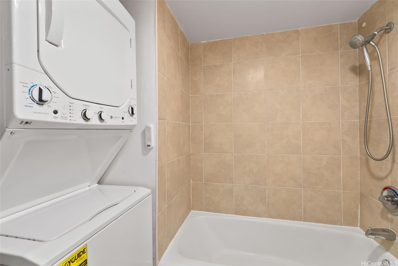 Villa On Eaton Square condo # 1705, Honolulu, Hawaii - photo 9 of 16