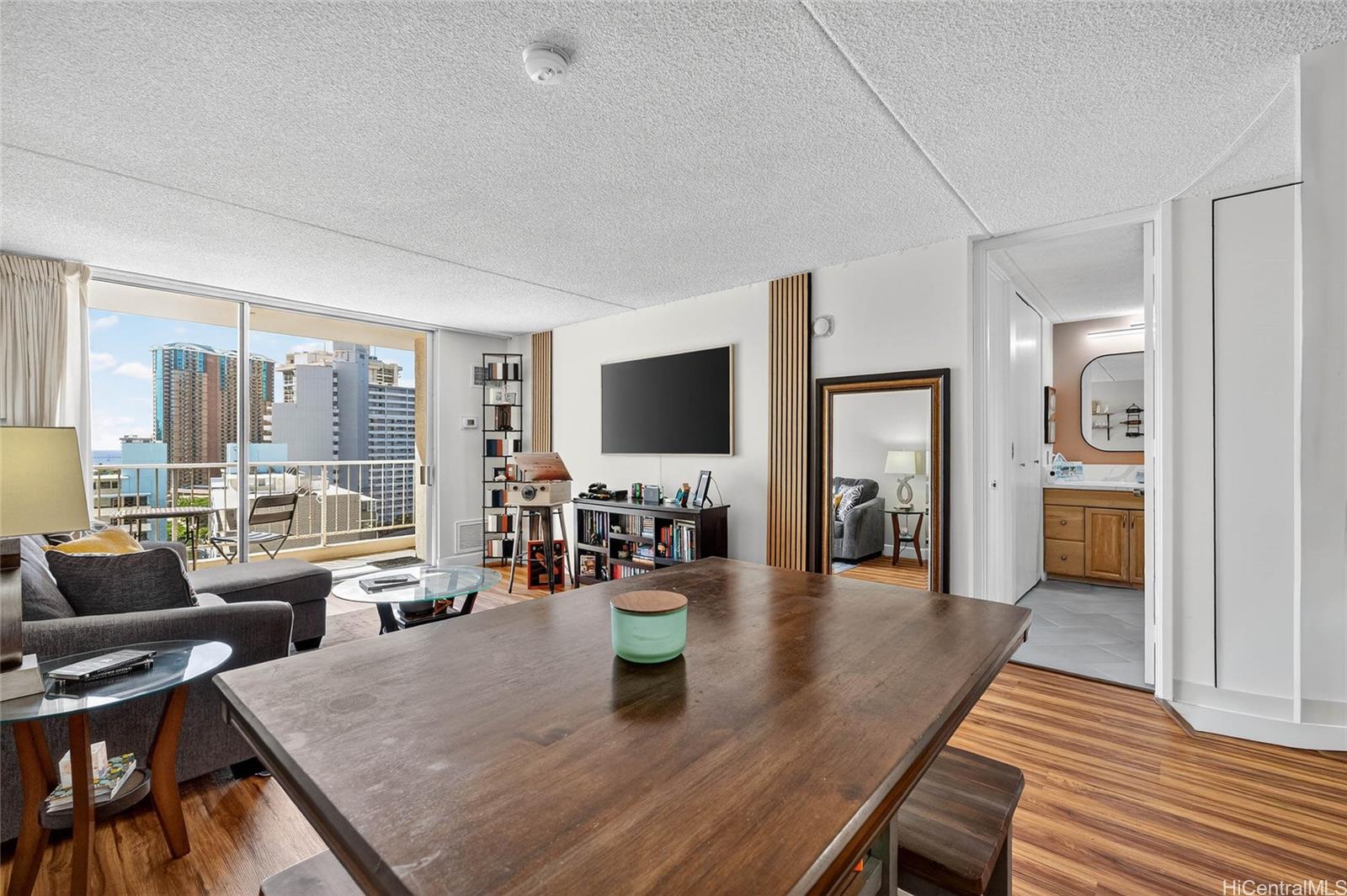 Villa On Eaton Square condo # 1711, Honolulu, Hawaii - photo 11 of 25