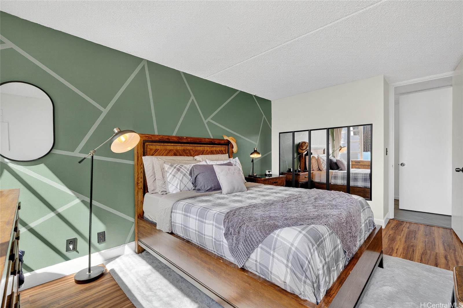 Villa On Eaton Square condo # 1711, Honolulu, Hawaii - photo 13 of 25