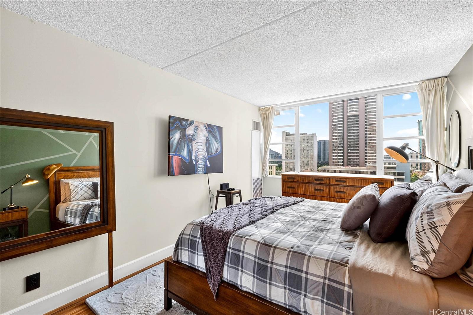 Villa On Eaton Square condo # 1711, Honolulu, Hawaii - photo 14 of 25