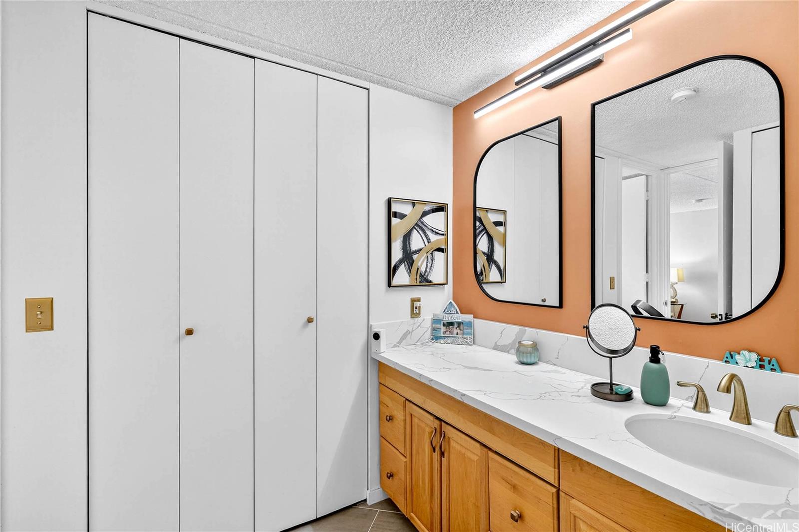 Villa On Eaton Square condo # 1711, Honolulu, Hawaii - photo 17 of 25