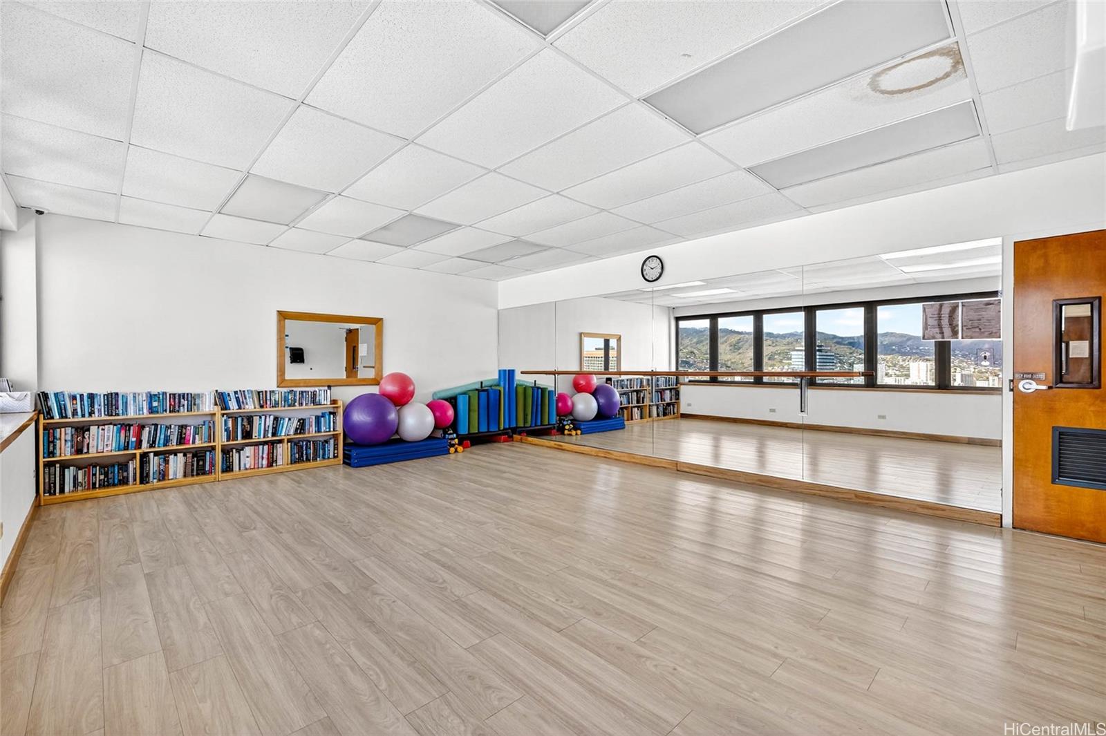 Villa On Eaton Square condo # 1711, Honolulu, Hawaii - photo 20 of 25