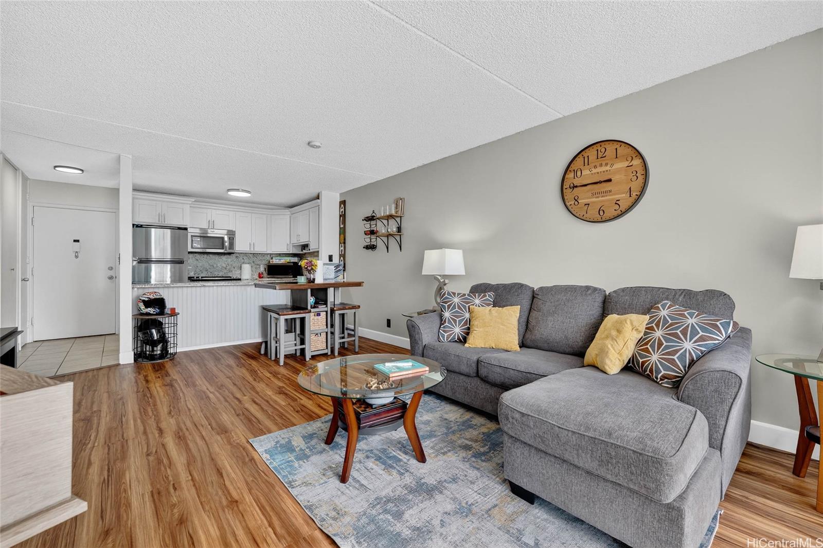 Villa On Eaton Square condo # 1711, Honolulu, Hawaii - photo 4 of 25