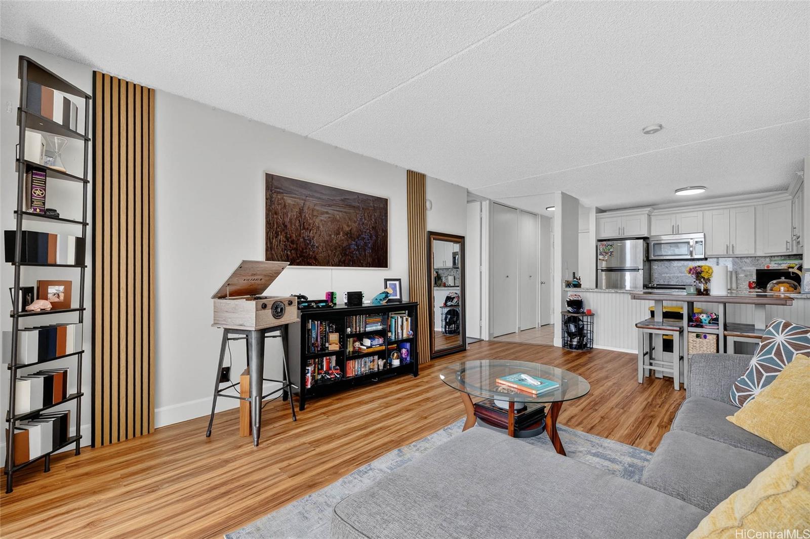 Villa On Eaton Square condo # 1711, Honolulu, Hawaii - photo 6 of 25