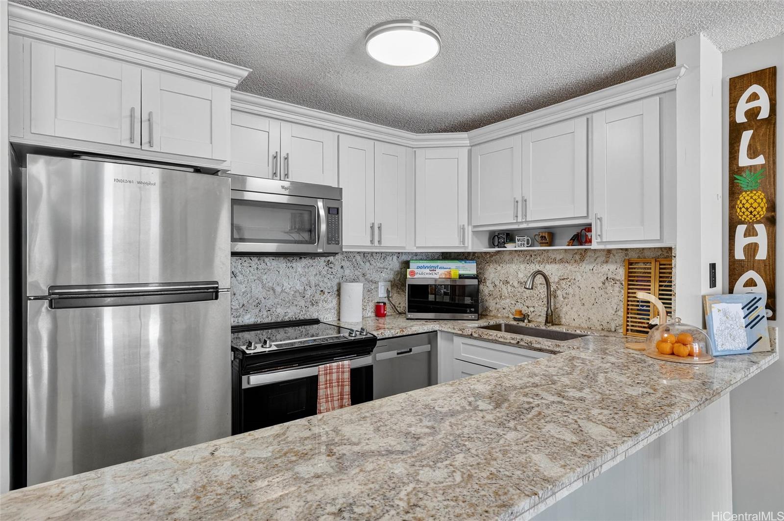 Villa On Eaton Square condo # 1711, Honolulu, Hawaii - photo 7 of 25