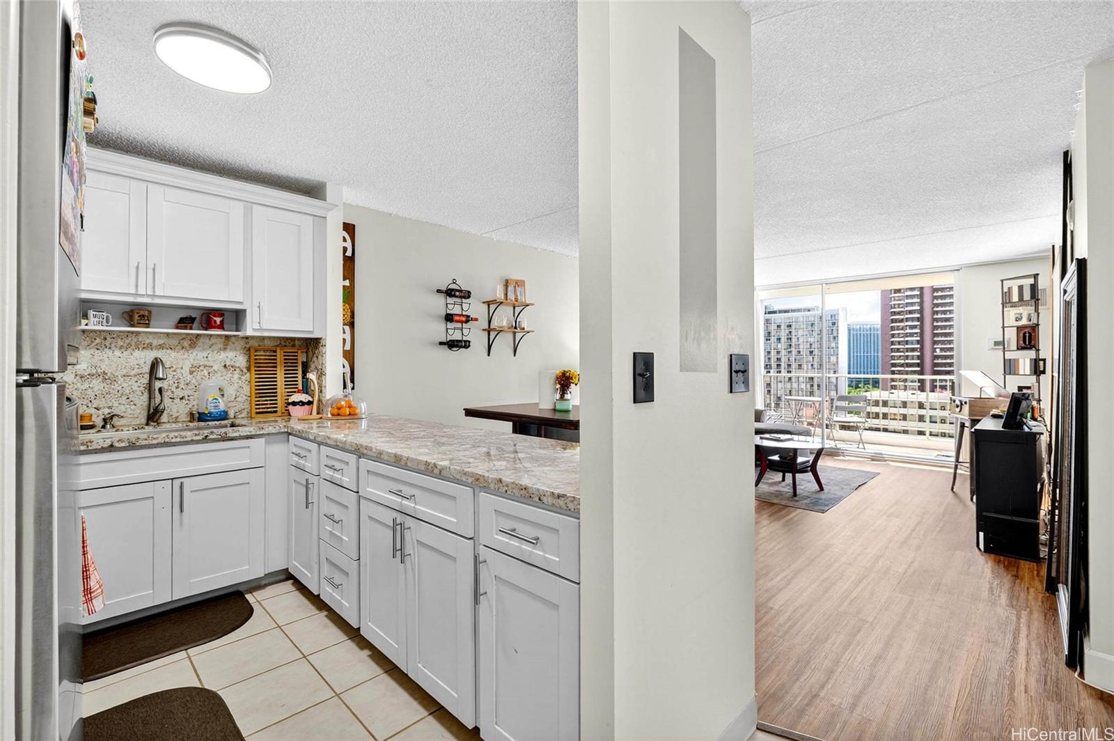 Villa On Eaton Square condo # 1711, Honolulu, Hawaii - photo 8 of 25