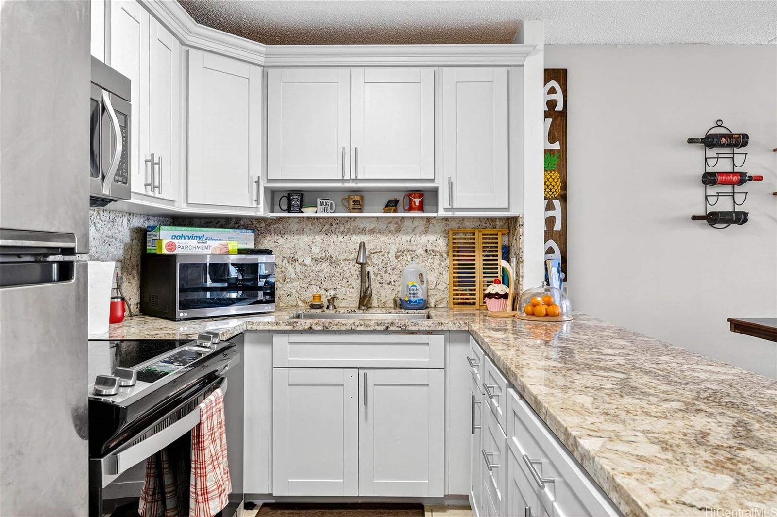 Villa On Eaton Square condo # 1711, Honolulu, Hawaii - photo 9 of 25