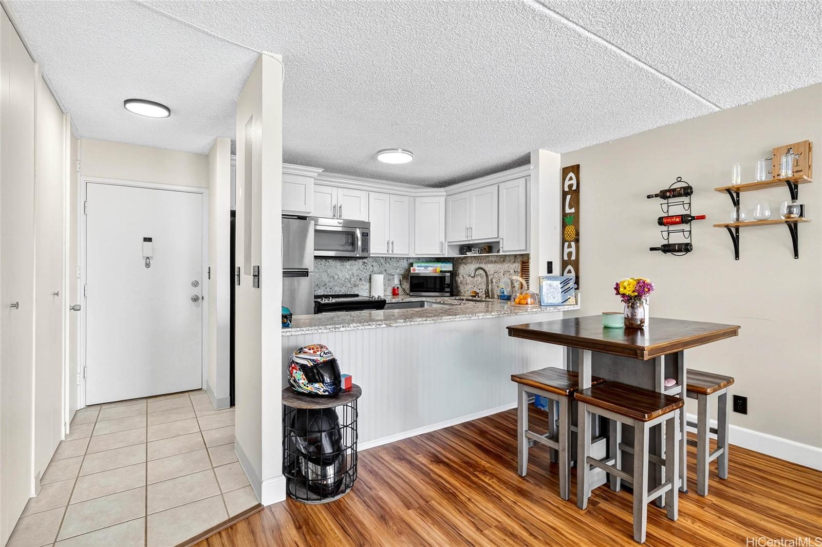 Villa On Eaton Square condo # 1711, Honolulu, Hawaii - photo 10 of 25