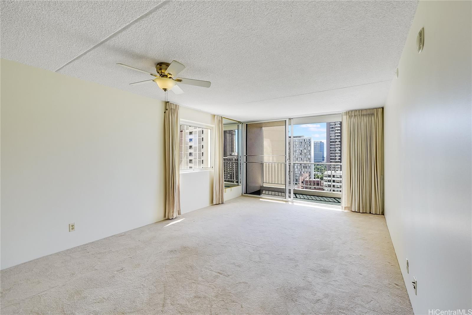 Villa On Eaton Square condo # 1815, Honolulu, Hawaii - photo 3 of 9