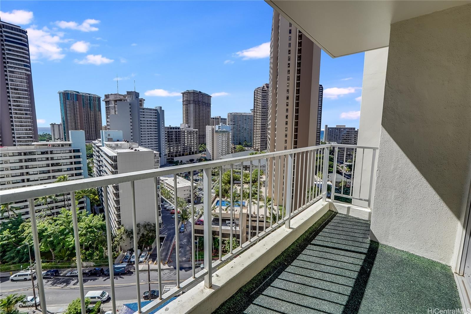 Villa On Eaton Square condo # 1815, Honolulu, Hawaii - photo 4 of 9